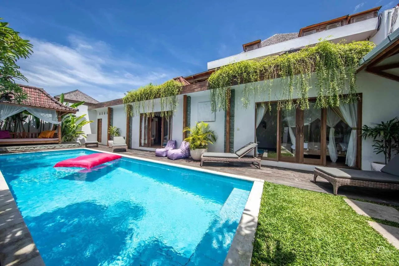 Elvano Villa In Heart Of Seminyak And Near Beach contacts